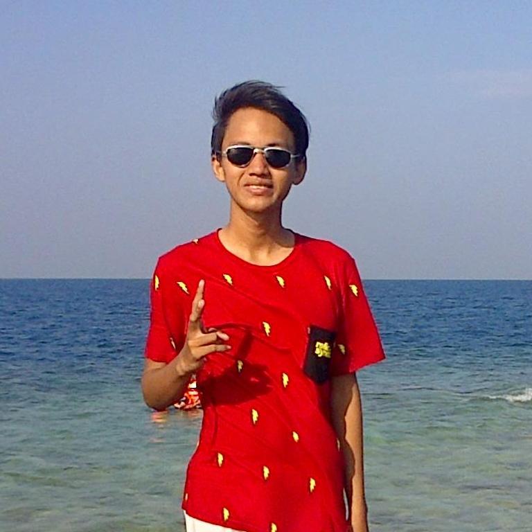 Lahir 6 Desember 1995 anak betawi asli,, lulus UN 2013  Follback?? mention aja !!