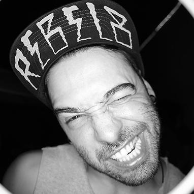 Citamos versos de diversas épocas da banda NXZERO.