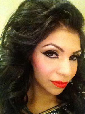 Follow Make up Lovers for the latest tips, products and the hottest looks!