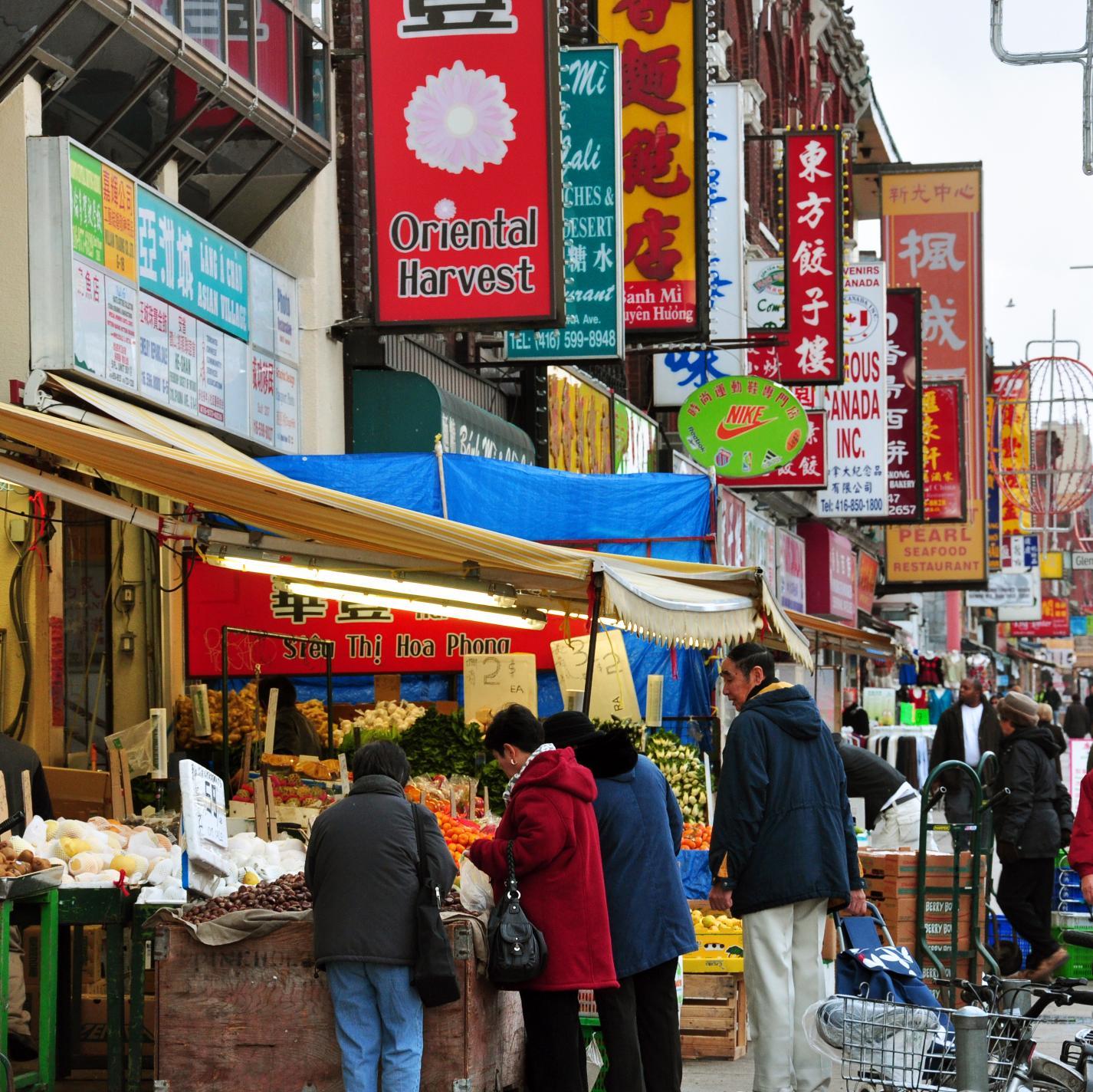 多伦多坐落在安大略湖西北岸的南安大略區。加拿大最大城市、北美第4大城市。多倫多市是大多倫多地區的心臟地區，是安大略省南部人口稠密區（金馬蹄地區）一部分。城市區有5132794名居民。多聯世界多倫多專題：http://t.co/DYXLZwQpcC
多聯熱門多倫多專題：http://t.co/uvNKi90L2q