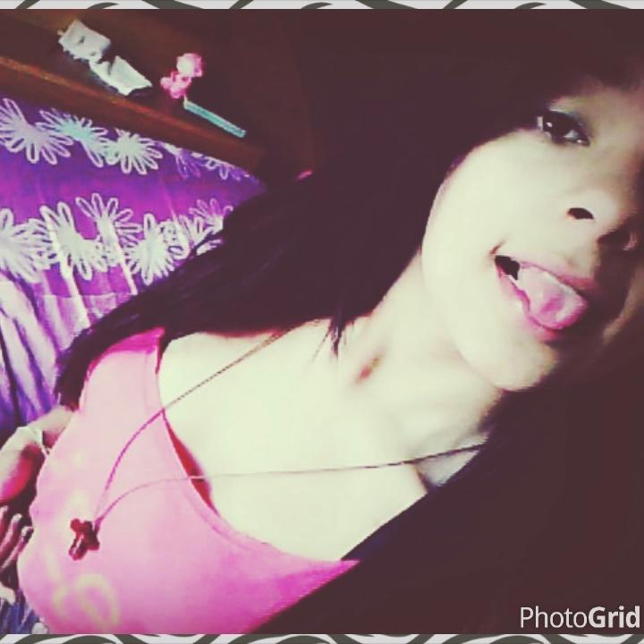Oiiie . boom na boa essa mina akii é minhaa amiguxaah do ~ s3 ....as melhores bagunças é com ela só nóiis sab néh!? u.u Te adoroo! p. @BolachinhaaBooa ..;)