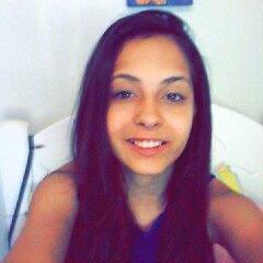 Apenas uma garota com a alegria de uma criança,a malicia de uma adolecente e os sentimentos de uma mulher. ♛