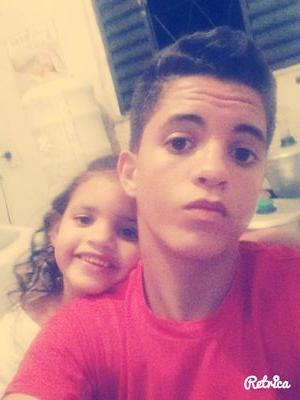 sou do tipo de pessoa aventureira. Gosto de pessoas alegres que mesmo sabendo que uma tempestade irá cair sobre sua cabeça continua de cabeça erguida✌
