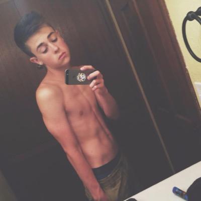 @iFxckWhitesides just gave you a free follow because you're pretty rad  // she follows back 100%