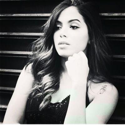 uma luz, um reflexo de Deus sou anitter com orgulho e falo isso pro mundo inteiro ouvir bem alto sigam no istagram @euanitta_fcrj