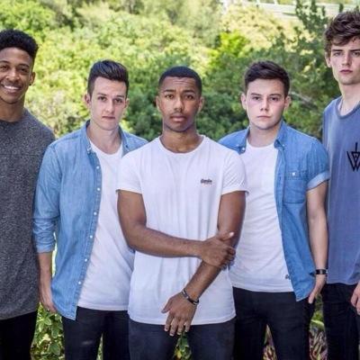 we simply just love concept ❤️ 4/5 + band + selley parents❤️ access to matty selley

https://t.co/uXFdD5Ug7L