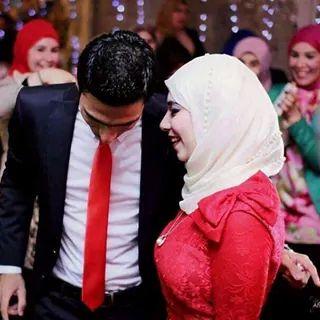 هكذا @ انا @ لا اعبر عن ما في داخلي الا للذين يستحقون ذلك 
@ بوده @