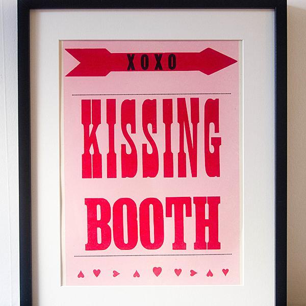 You have a couple you'd like to see pucker up? Well you're in luck DM us FL couples you wanna see kiss. ALL DMS ARE SECRETS.