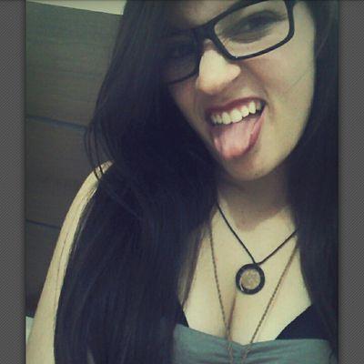 Vai, olha o que cê tem ao redor. Vale a pena, então levanta, dá o seu melhor. (Emicida)