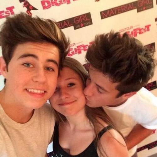 @NashGrier - @Camerondallas - @ShawnMendes - @AaronCarpenter - @carterreynolds -@TheMattEspinosa   and @luansantana Changed my life completely ☺