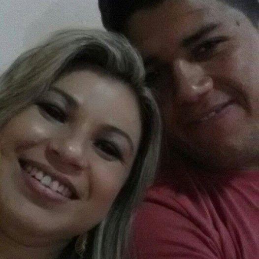 Quem nunca deixou o coração falar pela
razão,
Quem nunca deixou a emoção tomar a
decisão.