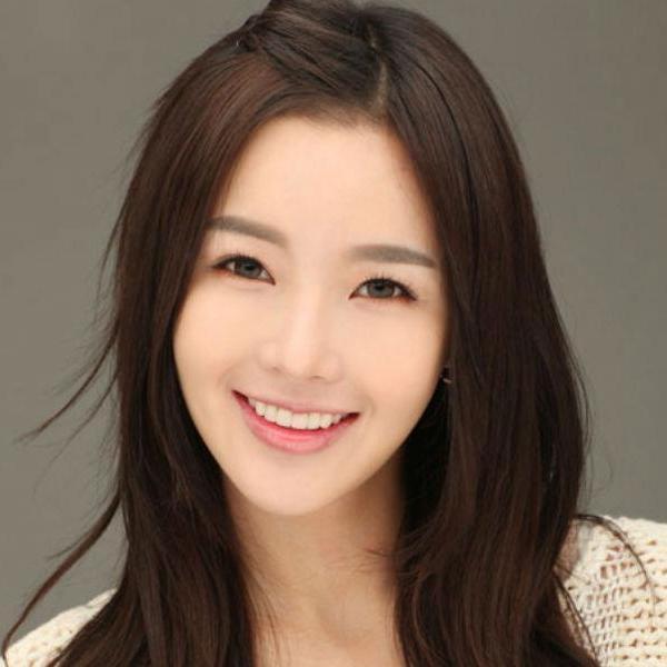 Go follow @Saranghaeyo1975 please!! She will follow you back without asking!