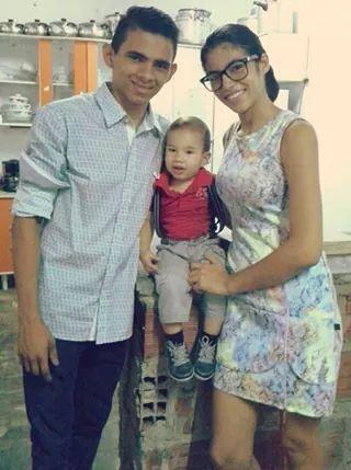 naum sou oq muitos pensam, nem oq muitos qerem falam di mim me criticam!!
mais vivo feliz ao lado do meu amor '
Maila Araujo ''
andre phelipy