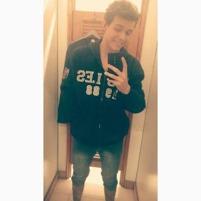 Para as noites quentes, de frio, as paredes carcomidas de razao. Porque este e o nosso maior objetivo: o delirio !