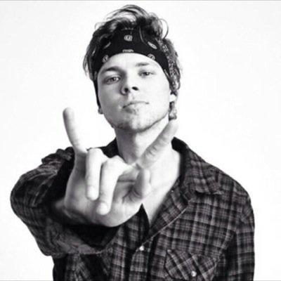 Ashon5sosIrwin_'s profile picture. man of 1000 drumming faces|| RolePlay for the story girls