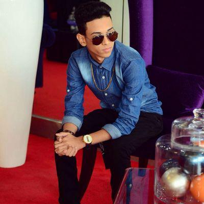 XVII. - TWITTER OFFICIAL - con dios delante.
Estudiante/Cantante/Bailarín. Integrante De
@LapandillaRD. NDC Ig:	AlexanderRodqz.
 SANTO DOMINGO