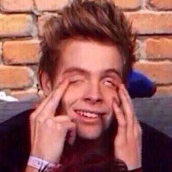 folow @_haley5sos because she gave you a free follow..