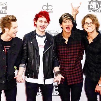 FOLLOW @Princess5SOS_QC ❤️❤️