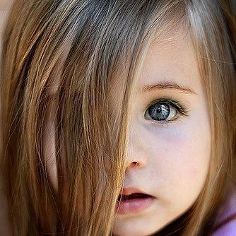 i's mommy and daddys button  im 3 years old ( smiles shyly ) my mommy is @blackswanemma and daddy is @captainjones74