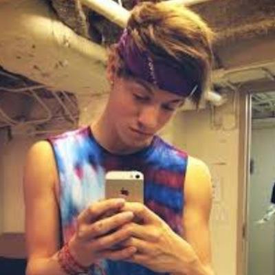 DM ME PICS! ❤️taylor caniff meet and greet goals✌also michael wood pics excepted!❤️