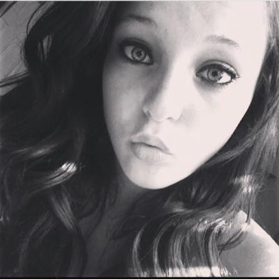 EmmMiw6's profile picture. just an ordinary band-obsessed girl :)