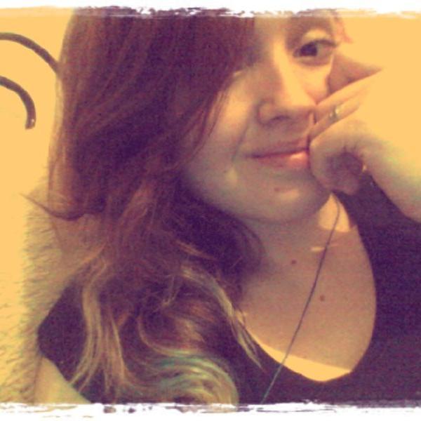 sarrista uma garota legal qe so esta afim de se divertir e curtir viver a vida em constante festas e alegriaa .♥