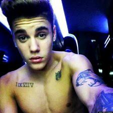 olaaa :3 me llamo javy jaja .bueno soy belieber 4ever y Justin es mi todo lo amo lo amo 3