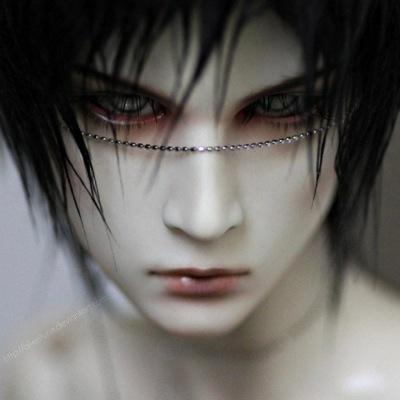 Sei inutile, fragile, disteso qui davanti a me, in peda a una lunga morte lenta.. io, ti mordero, ti succhiero il sangue, non ti risparmiero
