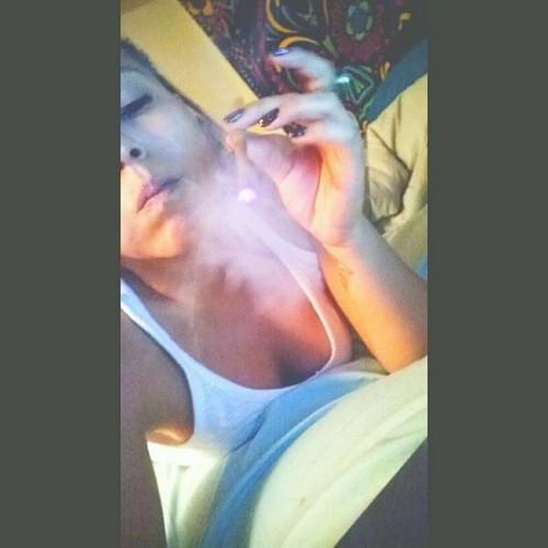 I lET Mi HATERs BE Mi MOTiVATORs & KEEP GRiNDiN'] ॐ