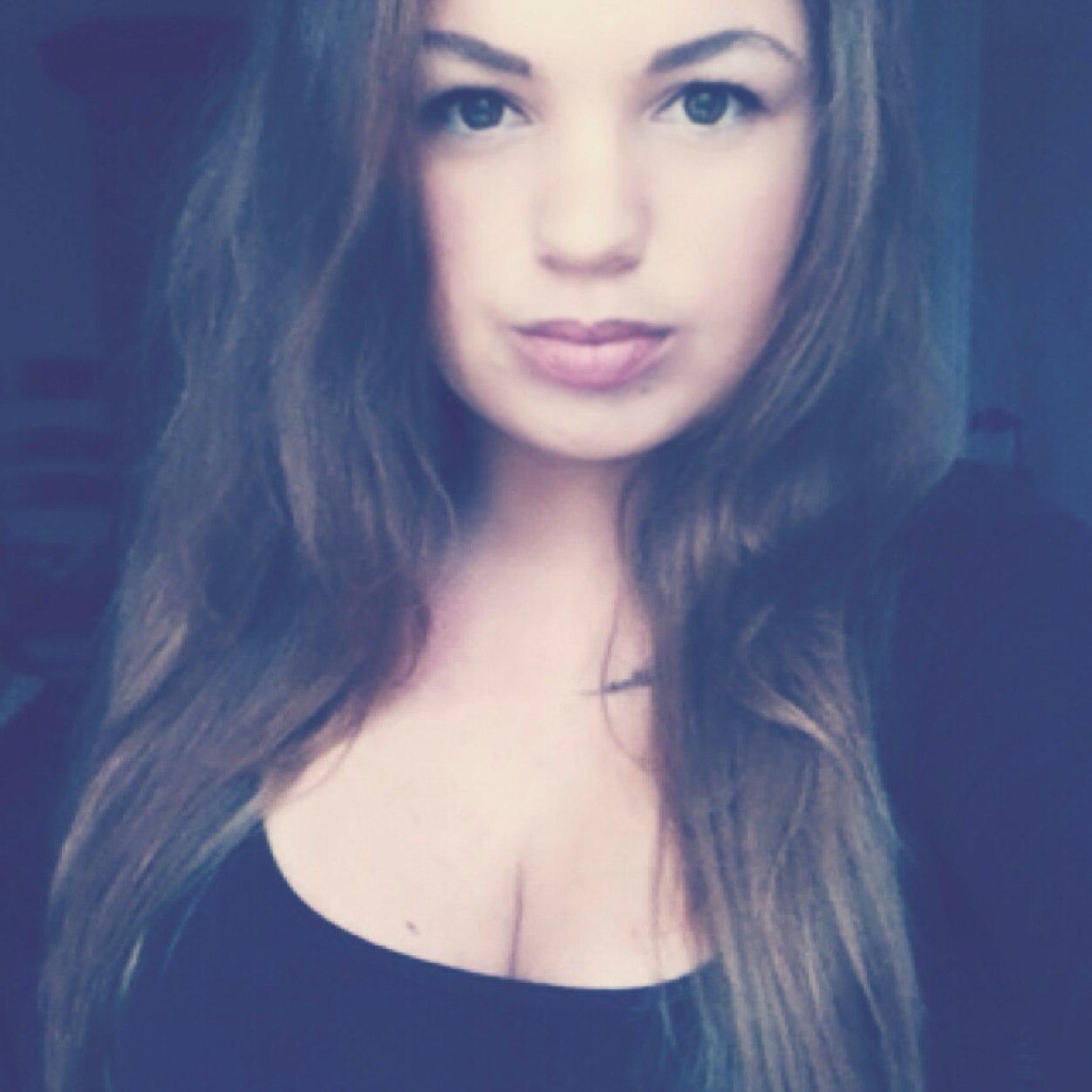 SarahWisbrun's profile picture. Using my heart and mind as my compass. I see who I used to be and who I was born to be. I am my own queen.