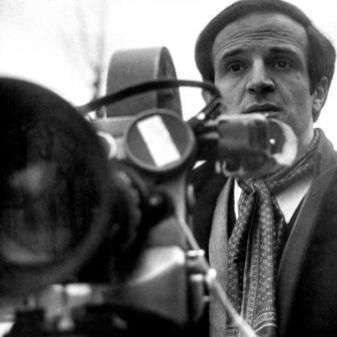 adrien_cster's profile picture. Agrégé d'histoire, j'aime cuisiner et écouter des disques de New Order.