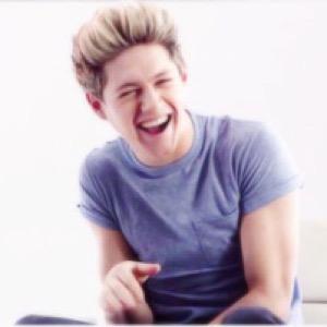 hey do me a favor and go follow @niallalmightyaf shes super rad and i love her so will you. shes just starting her fan account so please help!