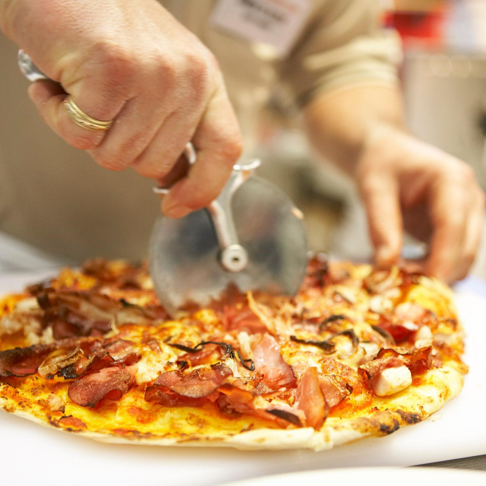 40spizza's profile picture. Chef Damon de Ruiter has created great pizza, paired with Barossa Valley wine for locals, tourists, families, friends, colleagues and entertainers to enjoy