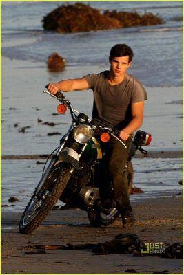 wauatata4750's profile picture. トワイライトが心底好きです！大学３年
ソフトテニス
ジェイコブかっこいい Dirです