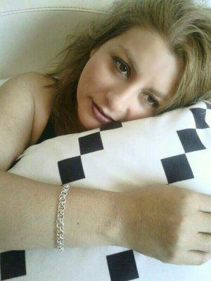 Había una vez una estrellita llamada soledad,pero sus amigos le decían Sol.Ella estaba muy triste y pensaba; por que soy tan distinta a Las demas ? ....