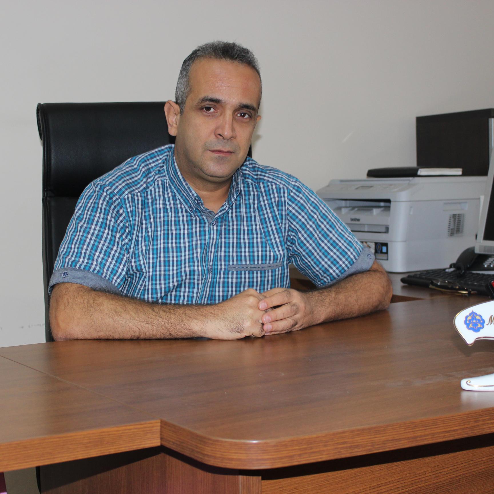Mehmet Halis SONGUR, Tarsus 1975 doğumlu, Gazi Üniversitesi Mezunu halen hatayda yaşıyor evli ve 4 çocuk babası