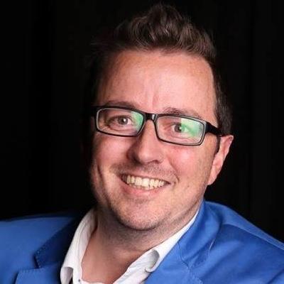 eenerzjiek, liberaal, ondernemend, optimist, dè man voor/van minstens 3 vrouwen. Gaat voor een duurzame wereld.