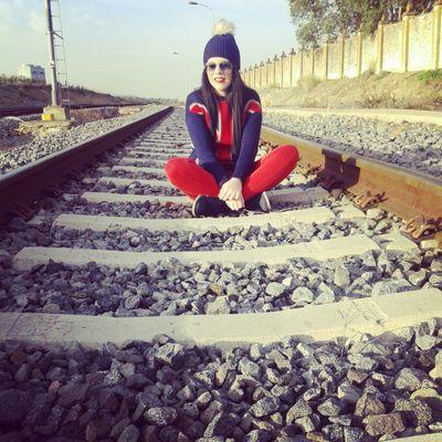 Ser Feeliz Me Dijo La Vida,Pero Antes Te Are Fuerte.Porque Las Penas Con Rumba Son Menos Penas Morenas.