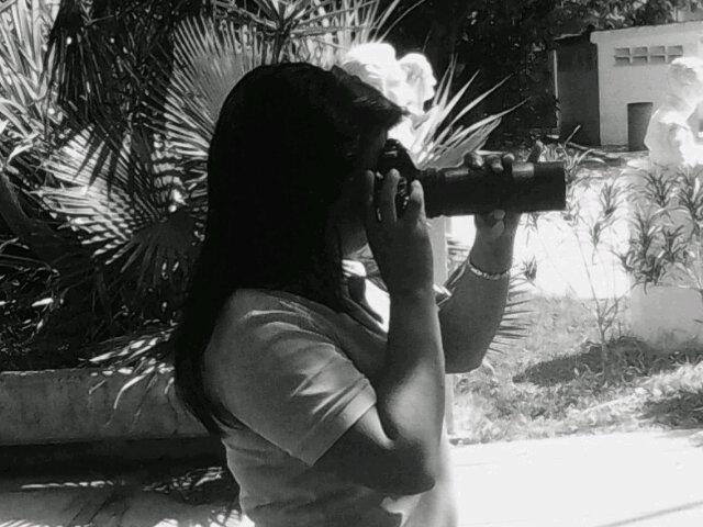 Amo el arte. Es la manera de expresar lo que siento y lo que soy! La fotografia me encanta conocer la bellesa que tiene mi pais tras camaras.. Barquisimetana !