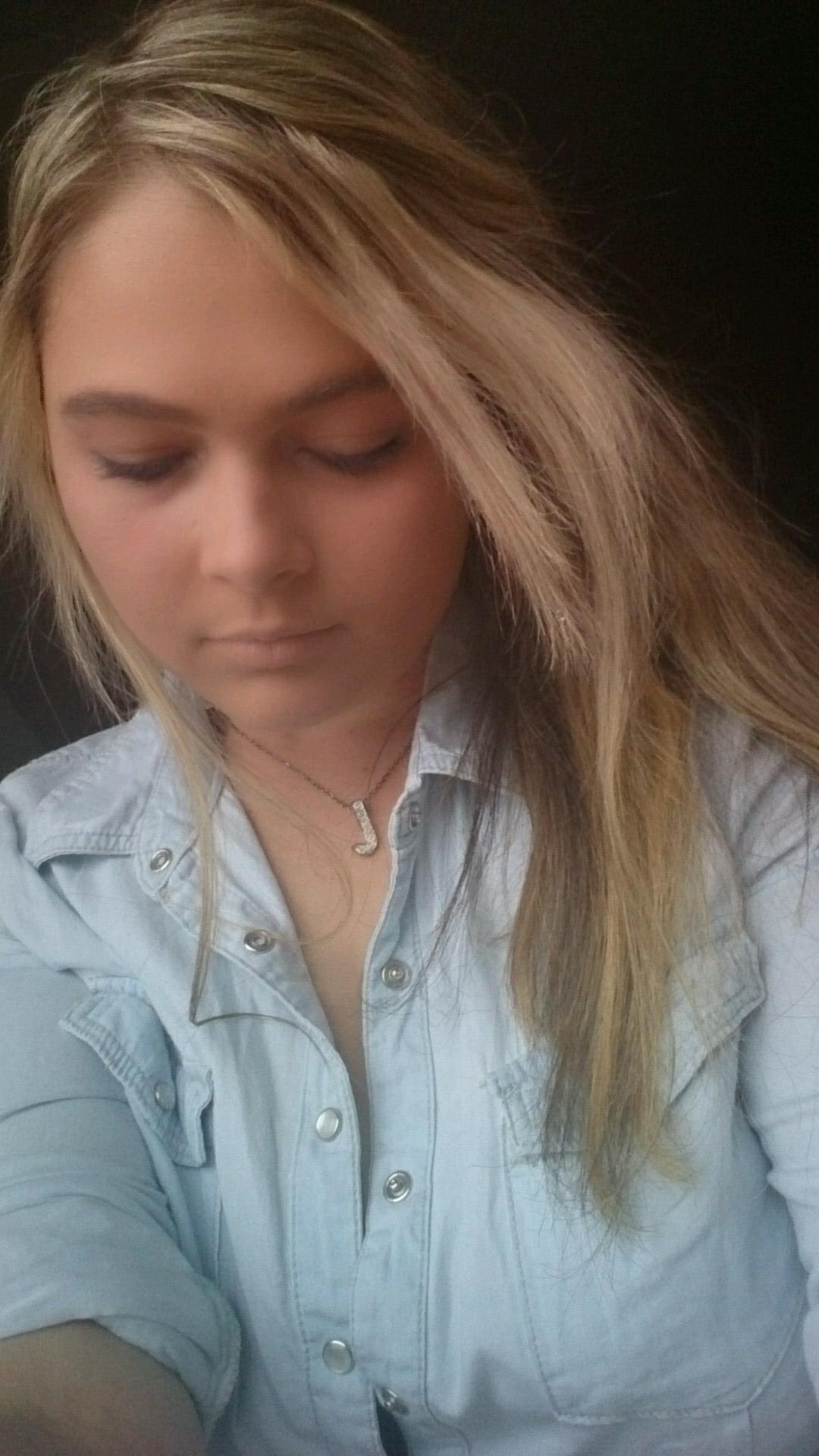 Hi my name is jasmine Edwards, but my friends call me jaz or jazzi , i love to sing and  I have been followed by mason musso

Australia
