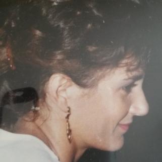 elleblan's profile picture. Como a Sabina, me gusta comer de verdad, beber de verdad, besar de verdad, hablar de verdad, enamorarme de verdad y cuando pones tanto en todas esas cosas...