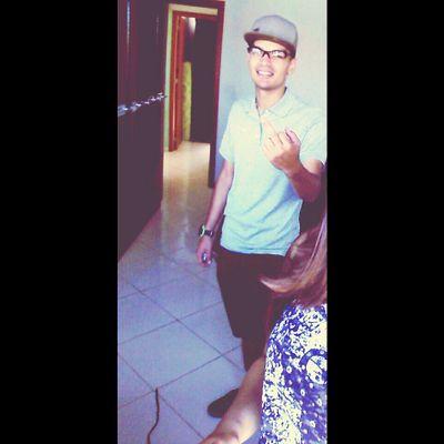 Depois que cê passa dos dezessete percebe que ta
No meio de uma guerra carregando um canivete...♫