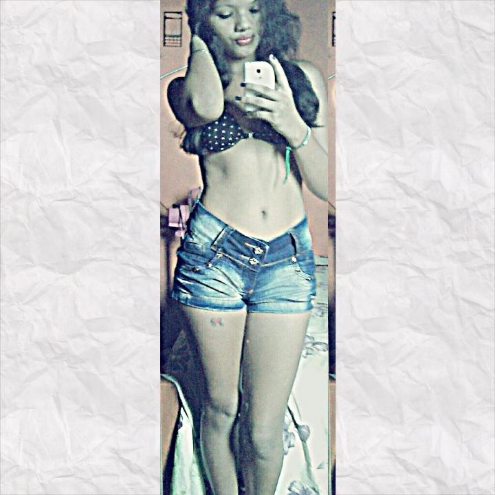 Ninguém tem o direito de me julgar a não ser eu mesmo. Eu me pertenço e de mim faço o que bem entender. eh foda-se oq c pensa.. _I_  FLW  :p