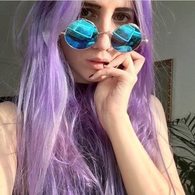 Hello! I'm ALİEN CREATURE I love every peoples...