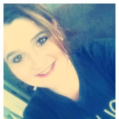 Im Livi, 15 , music is my life. Love heavy metal, punk and rock bands. I have blue hair. And i want to be a math teacher.
