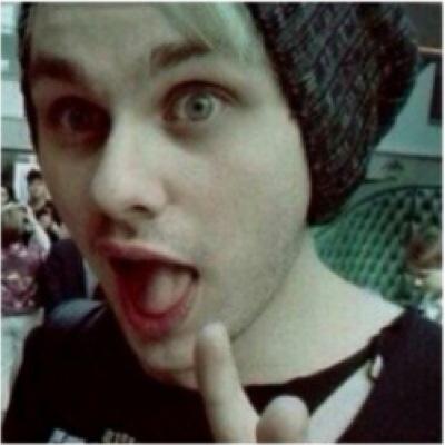 follow @littleamnesia_