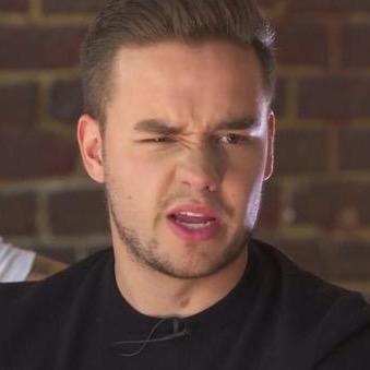 Se eu segui você por gentileza entrem no meu grupo de DIRECTIONERS do wpp CAUSE WE ARE SLAYERS!!!! ❤️