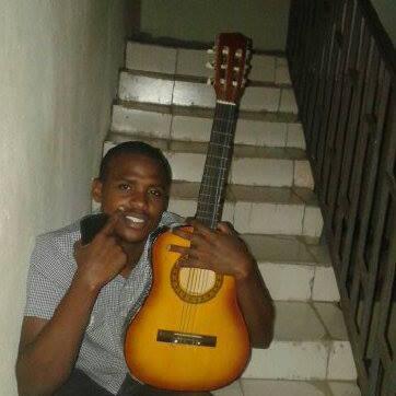 Homme de 25 ans a fait ces études a port-genti collège delta et en suite a libreville au lycée d'état et faculté de médecine aime le sport (football,basket)