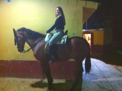 Yo soy jineta vaquera,el caballo mi ilusión,la marisma mi manía,la garrocha mi afición y el fandango mi alegría ∞