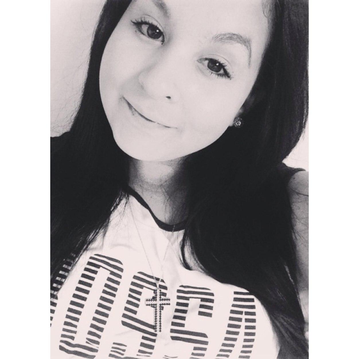 izypqsim's profile picture. Sou a pior no que faço de melhor, e por esta dádiva me sinto abençoada